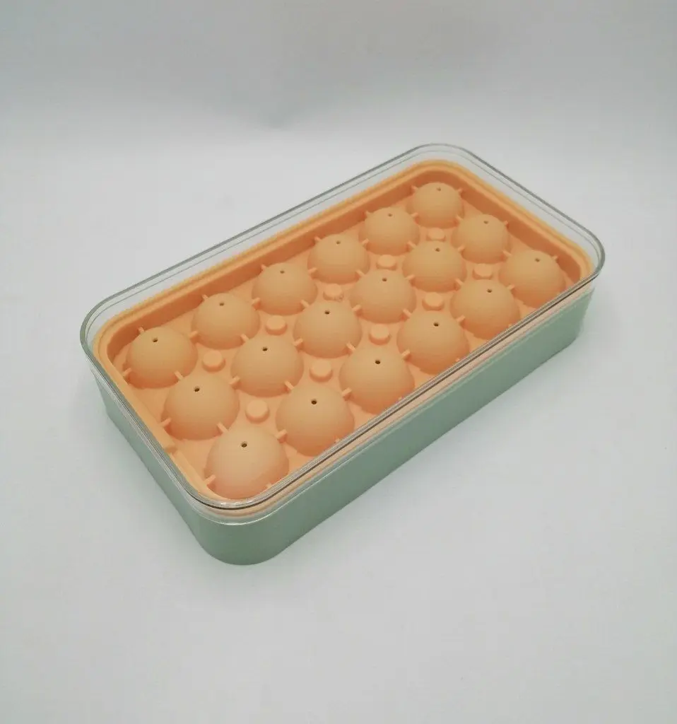 3-piece ice cube tray with lid